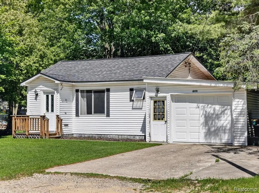 706 N Ionia Street, Gladwin, MI 48624 - #2