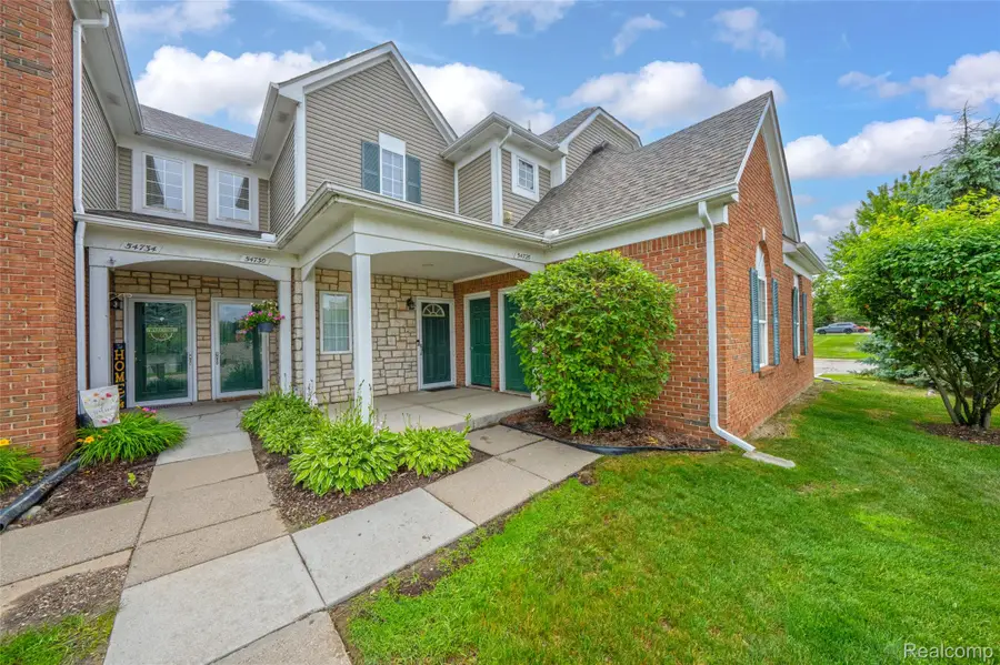 54726 Monarch Drive, Utica, MI 48316 - #2