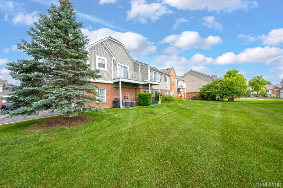 54726 Monarch Drive, Utica, MI 48316 - #3