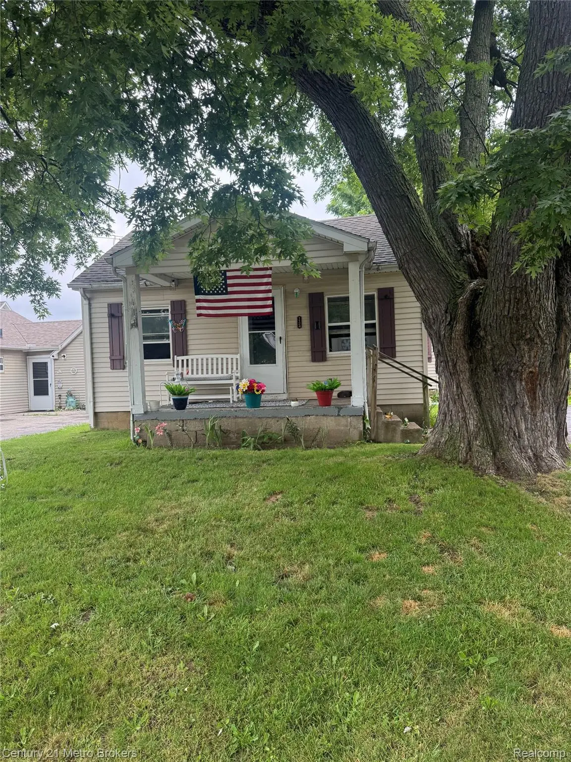1124 W Parkwood Avenue, Flint, MI 48507 - #1