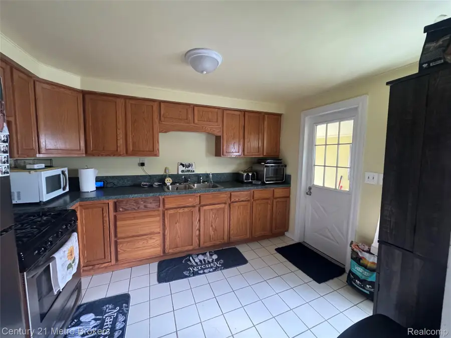 1124 W Parkwood Avenue, Flint, MI 48507 - #2