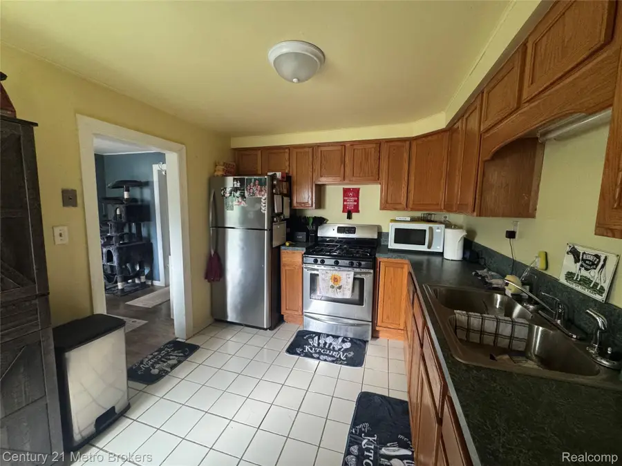 1124 W Parkwood Avenue, Flint, MI 48507 - #3