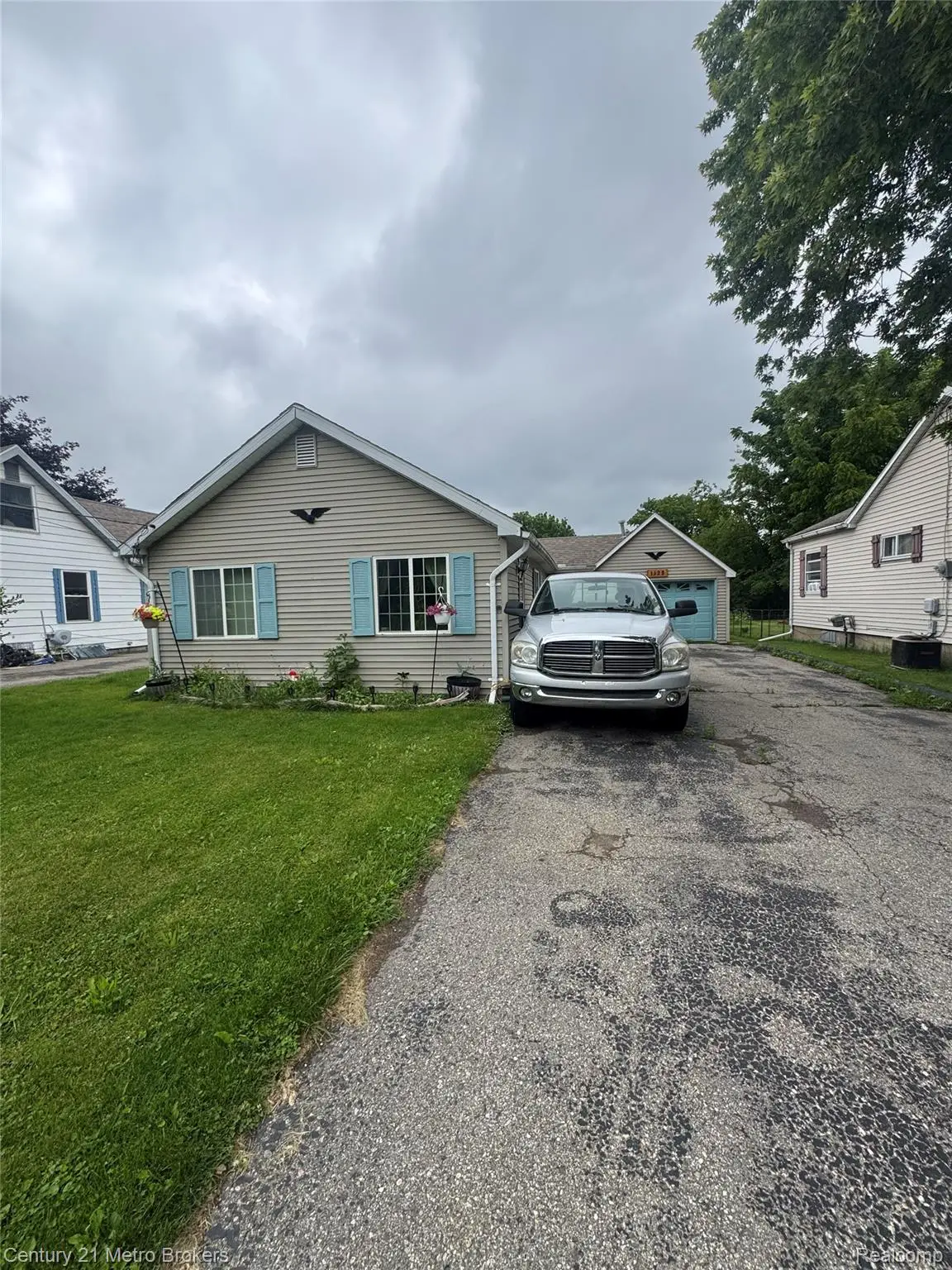 1128 W Parkwood Avenue, Flint, MI 48507 - #1