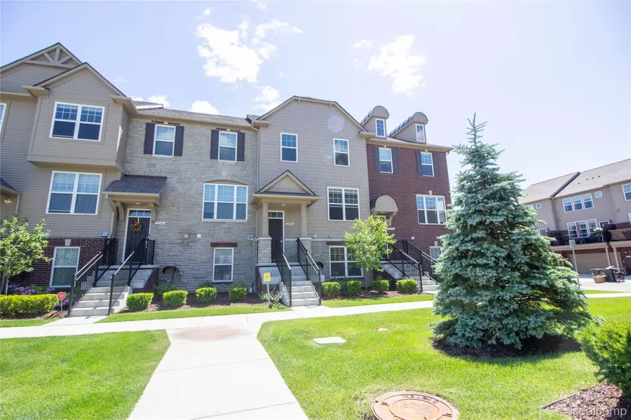 2940 Glenbar Circle, Rochester Hills, MI 48307 - #2