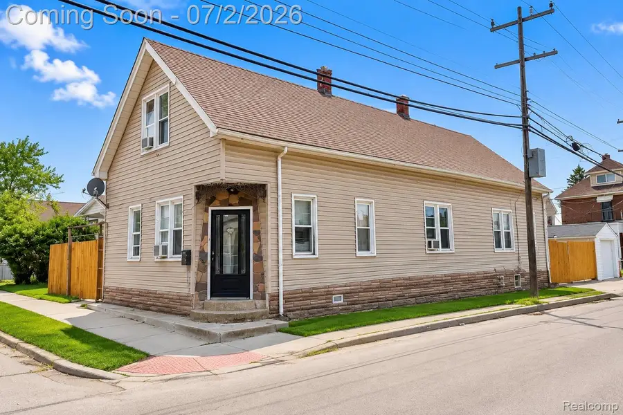 2433 Zinow Street, Hamtramck, MI 48212 - #2