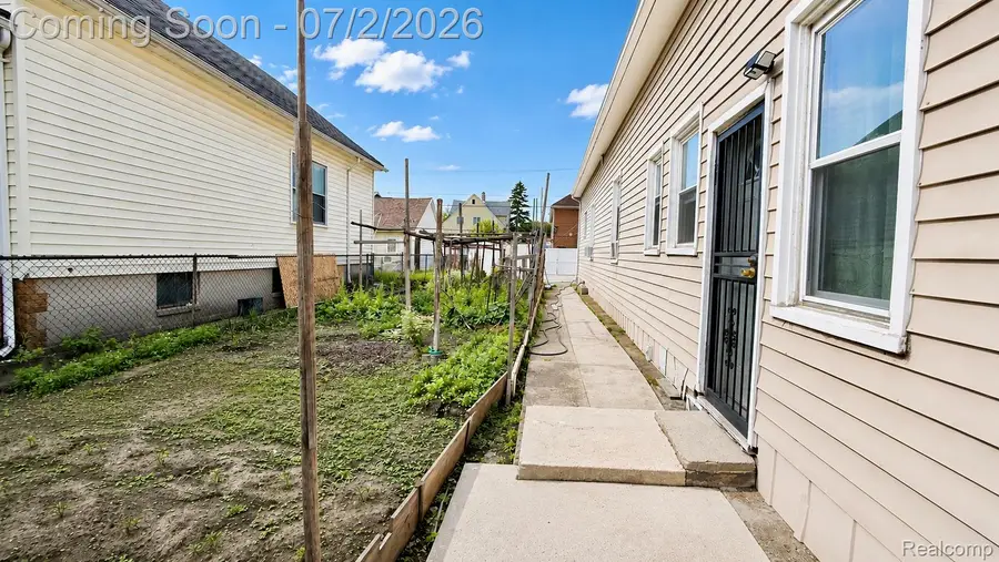 2433 Zinow Street, Hamtramck, MI 48212 - #3