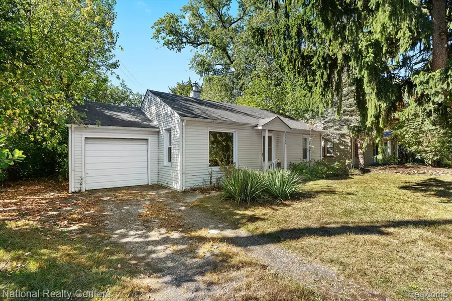 22109 Hawthorne Street, Farmington, MI 48336 - #2