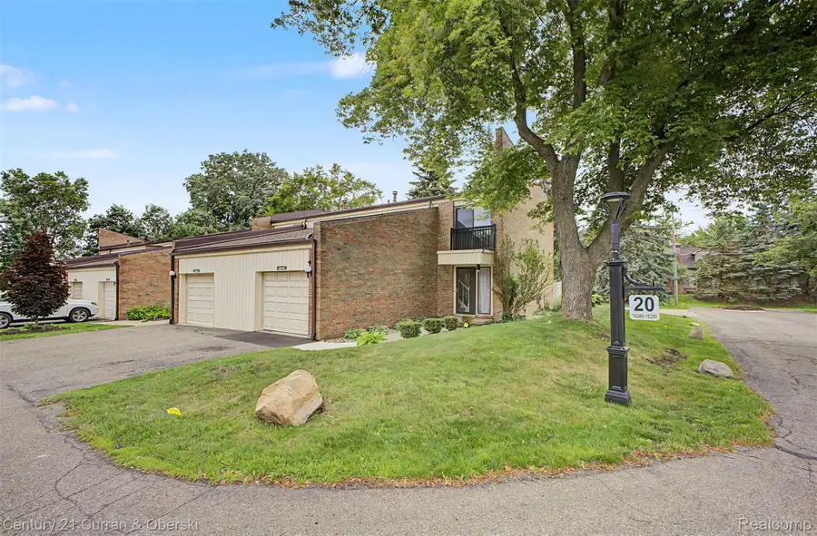 18240 University Park Drive, Livonia, MI 48152 - #2