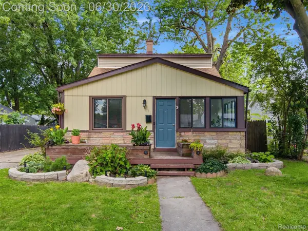 141 W Meyers Avenue, HazelPark, MI 48030