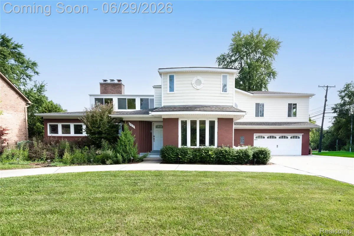 622 Sunningdale Drive, Grosse Pointe Woods, MI 48236 - #1