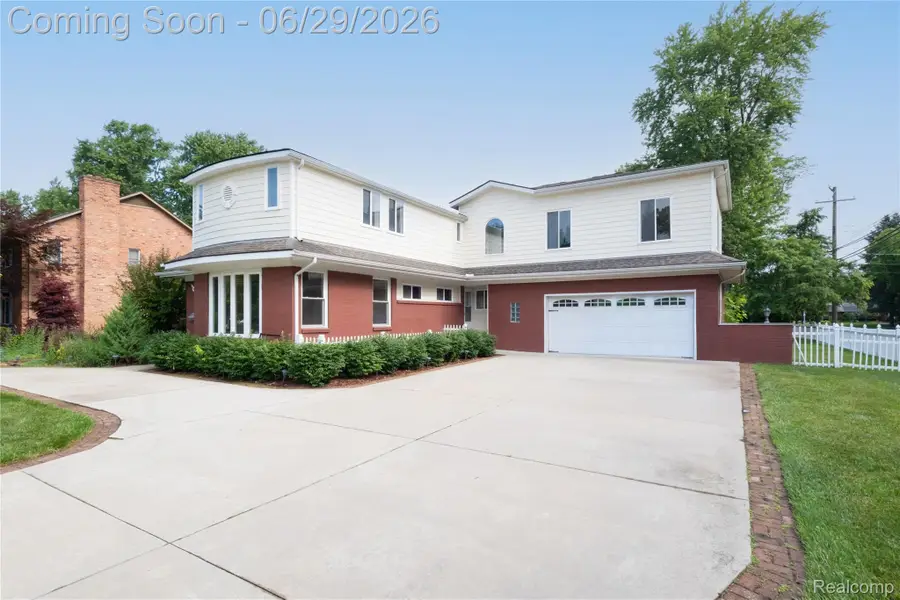 622 Sunningdale Drive, Grosse Pointe Woods, MI 48236 - #2