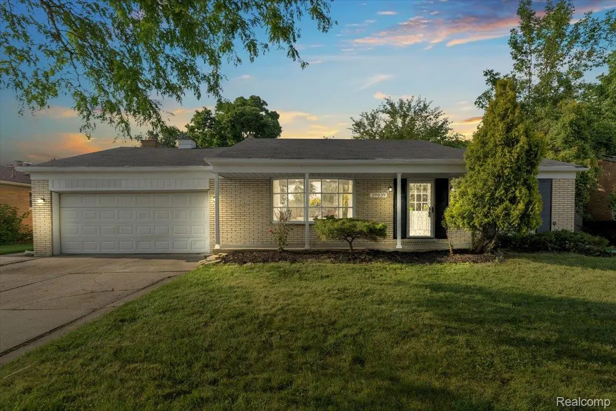19039 Elsmere Avenue, Eastpointe, MI 48021 - #1