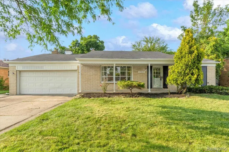 19039 Elsmere Avenue, Eastpointe, MI 48021 - #2