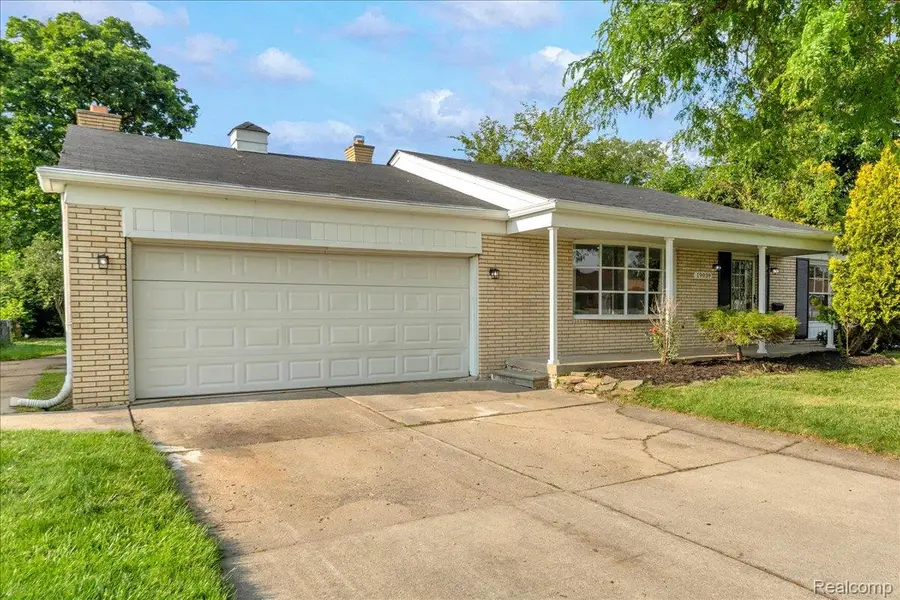 19039 Elsmere Avenue, Eastpointe, MI 48021 - #3