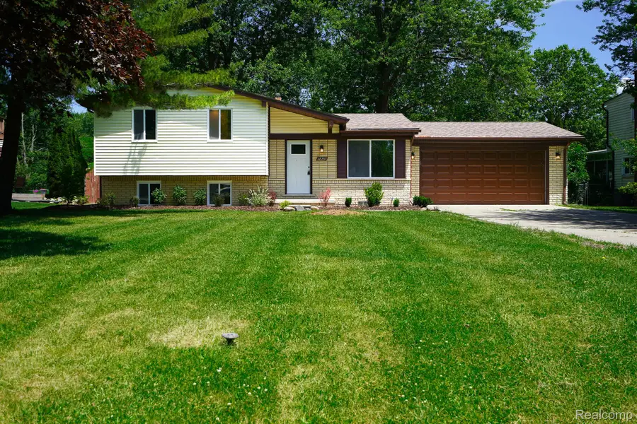 48297 Mallard Drive, Chesterfield, MI 48047 - #3