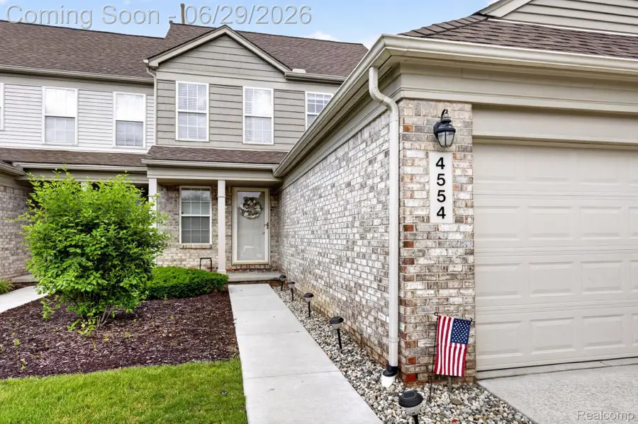 4554 Hunters Circle E, Canton, MI 48188 - #2