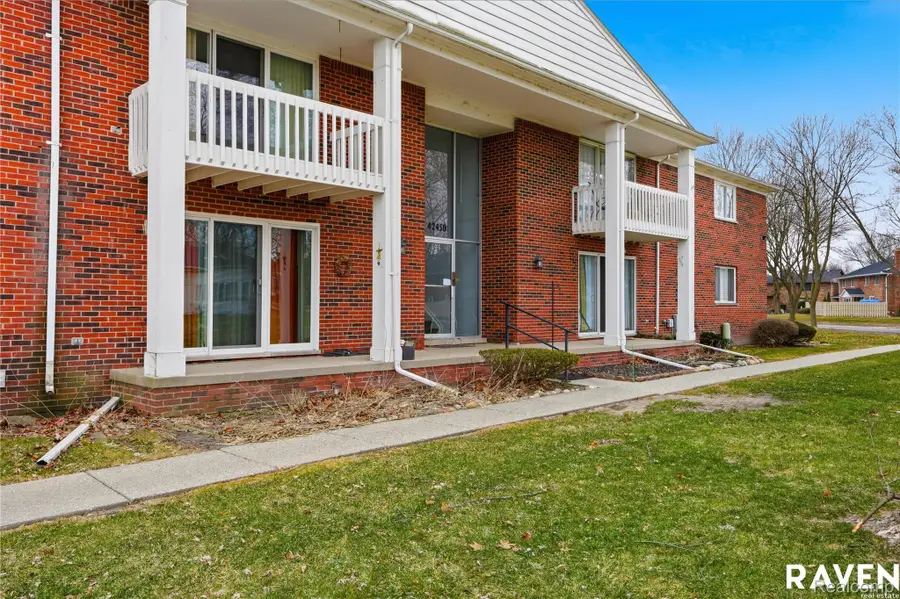42450 Sheldon Place #212, Clinton, MI 48038 - #2