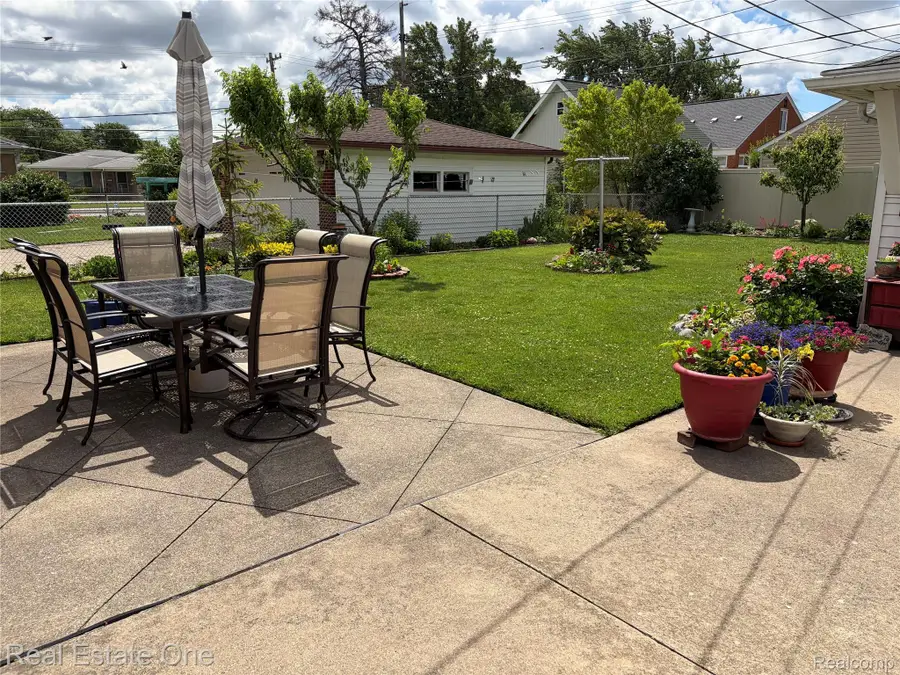 8318 Stanley Drive, Warren, MI 48093 - #3
