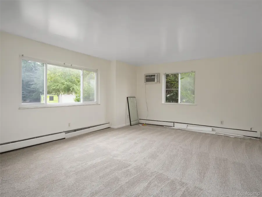 38576 Meadowdale Street, Clinton Township, MI 48036 - #2