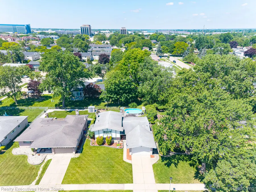 30539 Lund Avenue, Warren, MI 48093 - #2