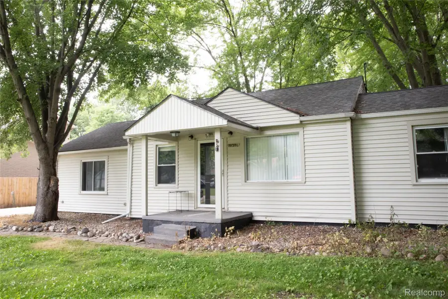 39751 Sylvia Street, Harrison, MI 48045 - #2