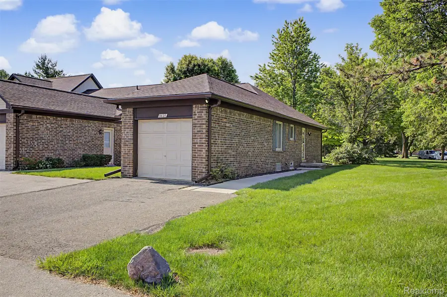 3627 Heritage Parkway, Dearborn, MI 48124 - #2