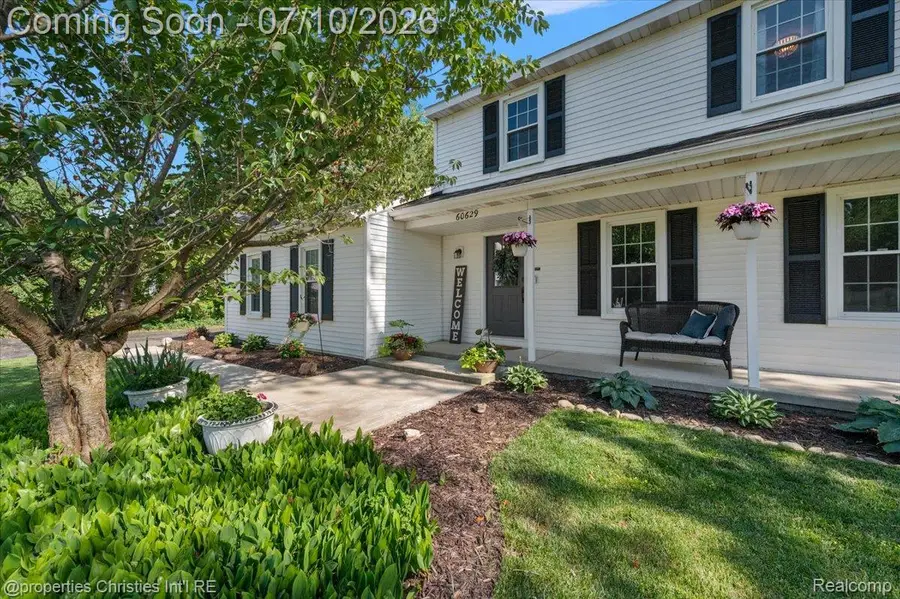 60629 Town Square Street, New Hudson, MI 48165 - #2