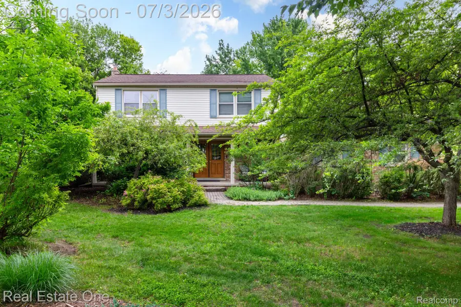 6011 Walker Drive, Troy, MI 48085 - #2