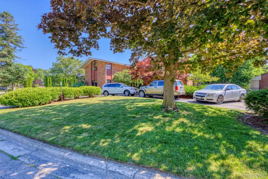 46 W Breitmeyer Place, Mount Clemens, MI 48043 - #2