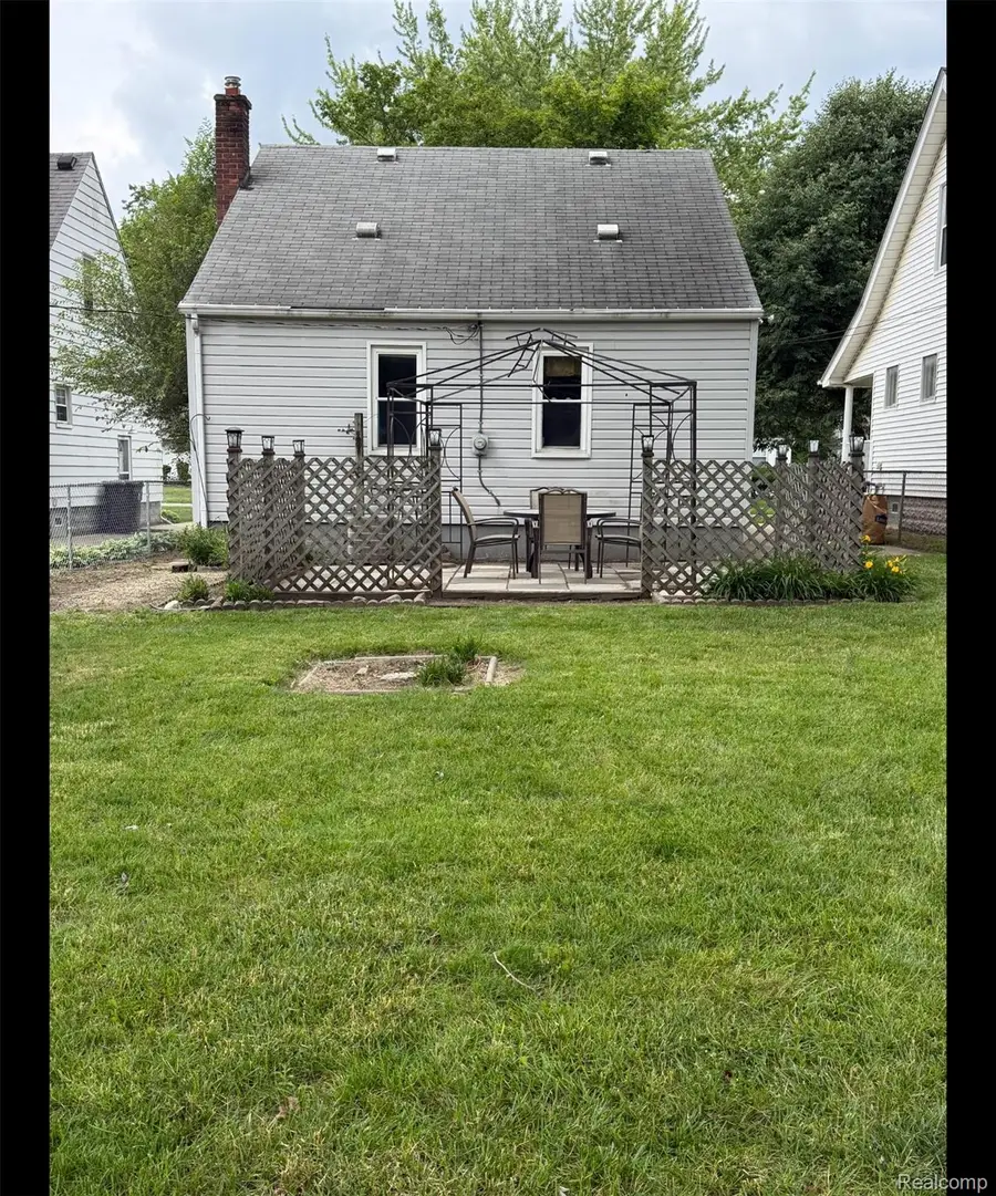 4437 Washington Street, Wayne, MI 48184 - #3