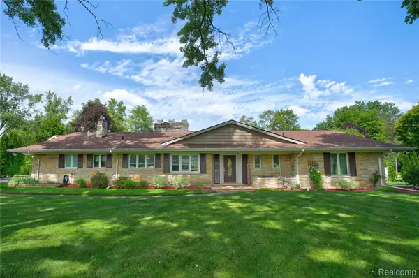 1360 Kra Nur Drive, Burton, MI 48509
