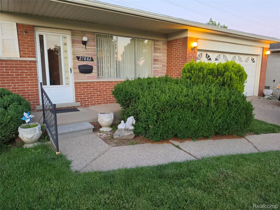 27882 Sutherland Drive, Warren, MI 48088 - #3