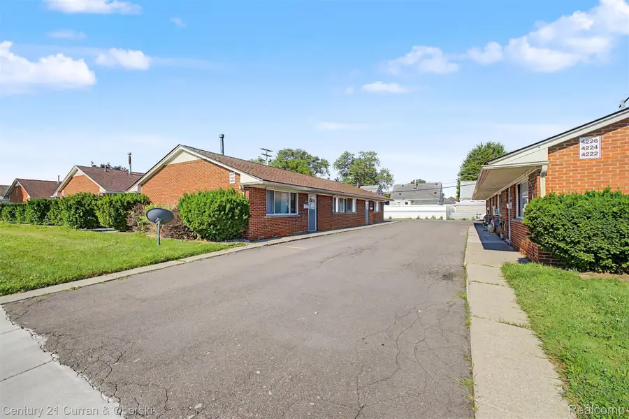 4222 Drouillard Street, Lincoln Park, MI 48146 - #2