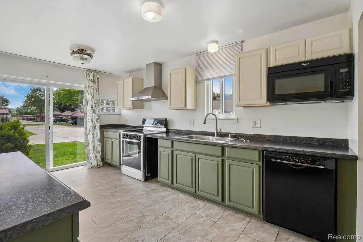 8401 18 Mile Road #112, Sterling Heights, MI 48313 - #1