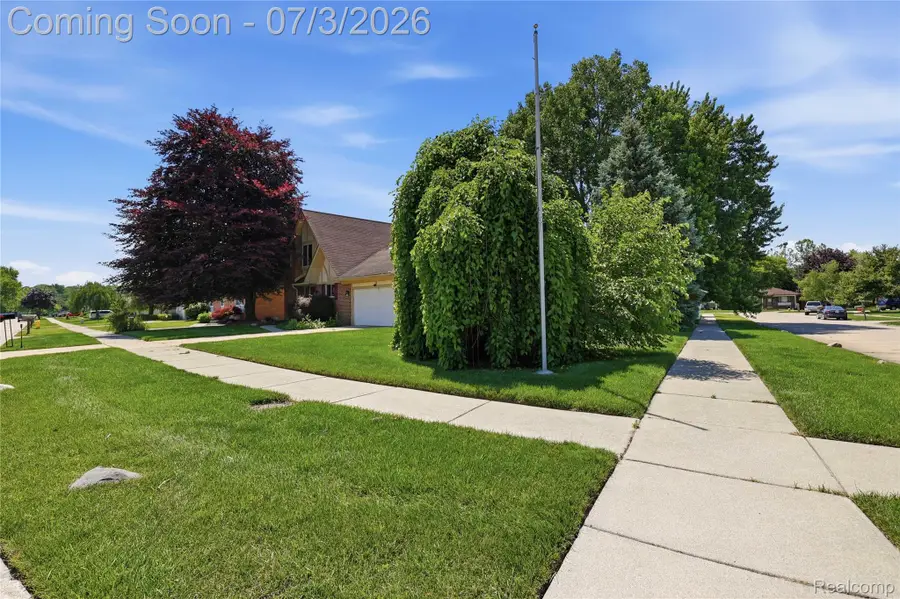 19714 Rosin Drive, Clinton, MI 48038 - #2