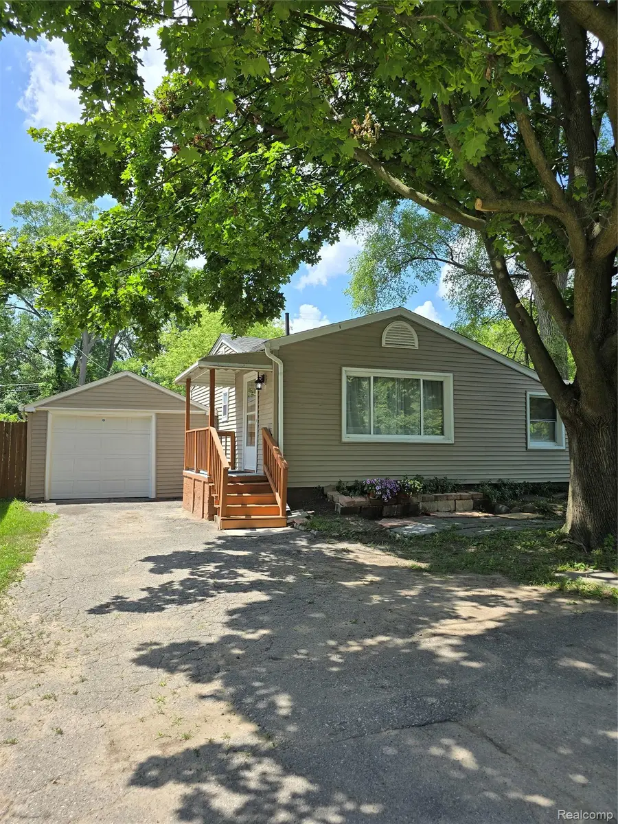 21411 Collingham Avenue, Farmington Hills, MI 48336 - #2