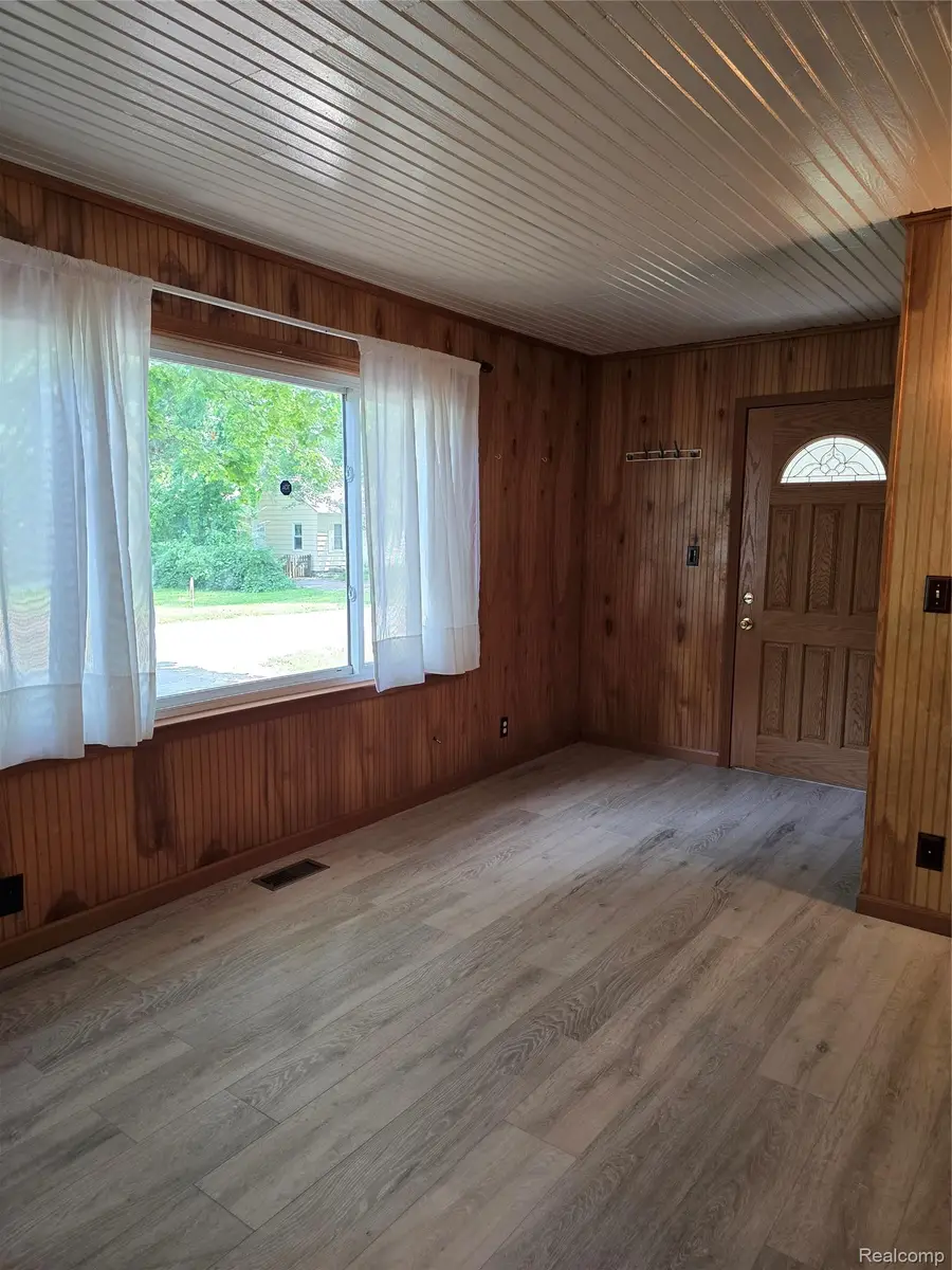 21411 Collingham Avenue, Farmington Hills, MI 48336 - #3