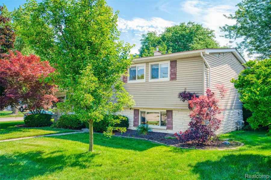 11860 Riverside Drive, Plymouth, MI 48170 - #3