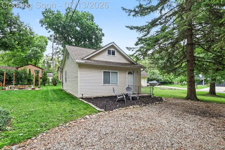 3691 Woodview Avenue, West Bloomfield, MI 48324 - #3