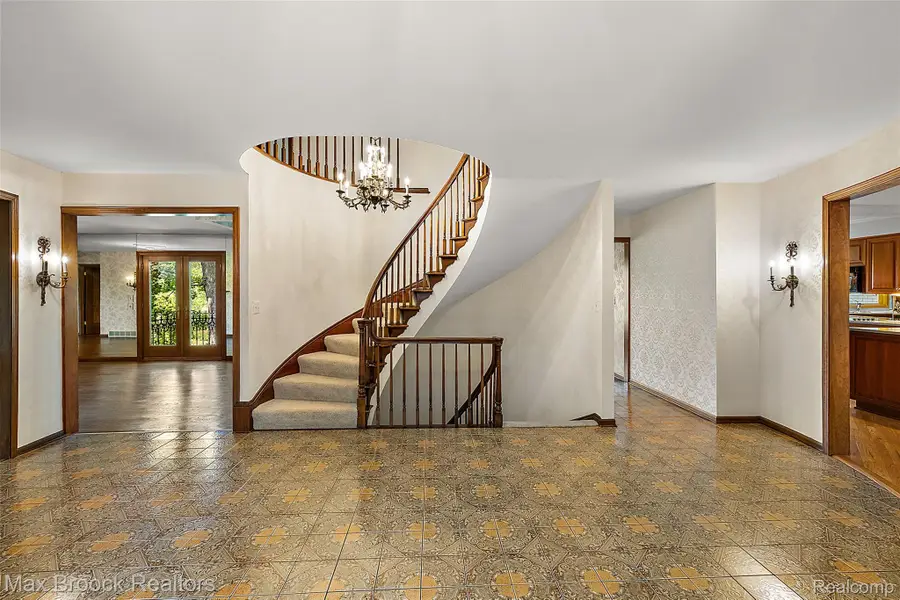 1574 Indianwood Court, Bloomfield, MI 48302 - #3