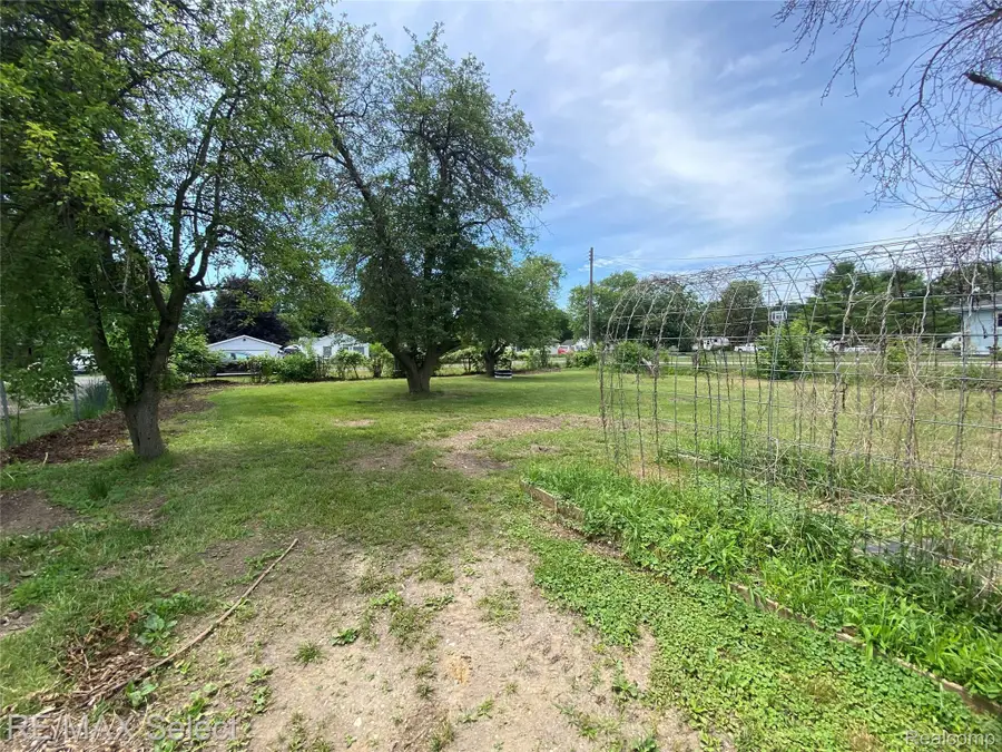 5151 Kendall Drive, Burton, MI 48509 - #2