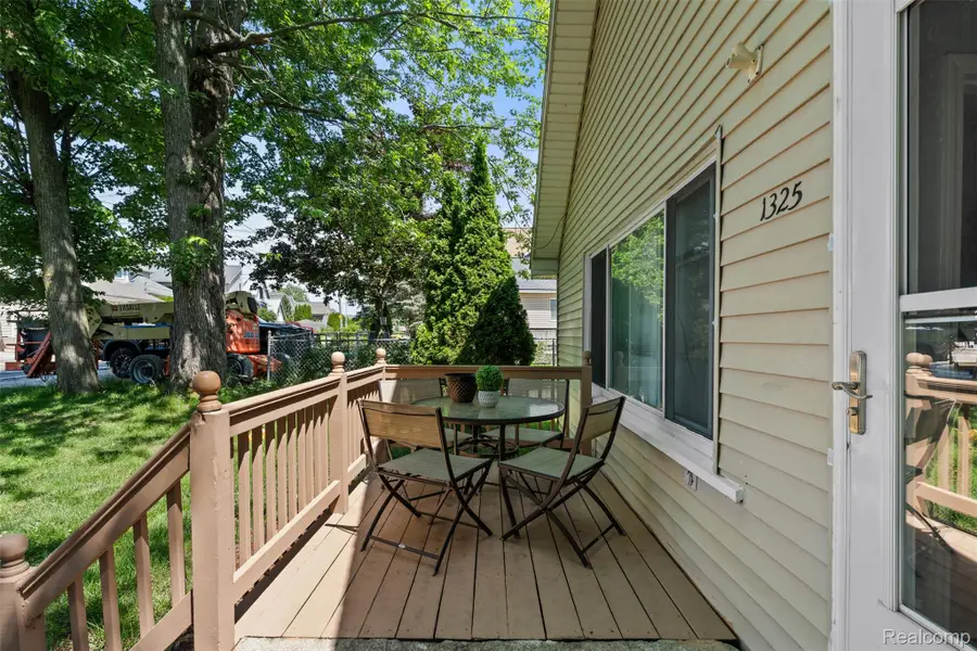 1325 E Lake Drive, Novi, MI 48377 - #3