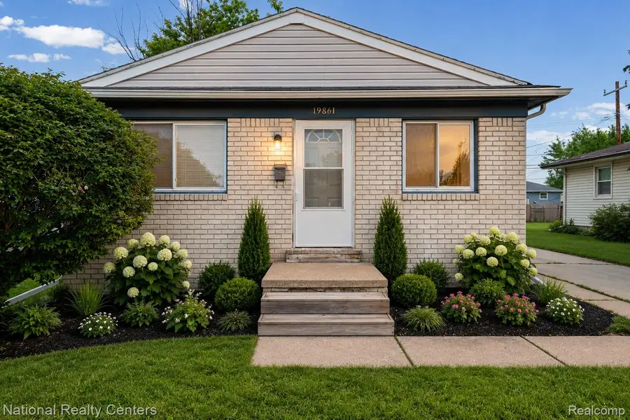 19861 Vermander Avenue, Clinton Township, MI 48035 - #2