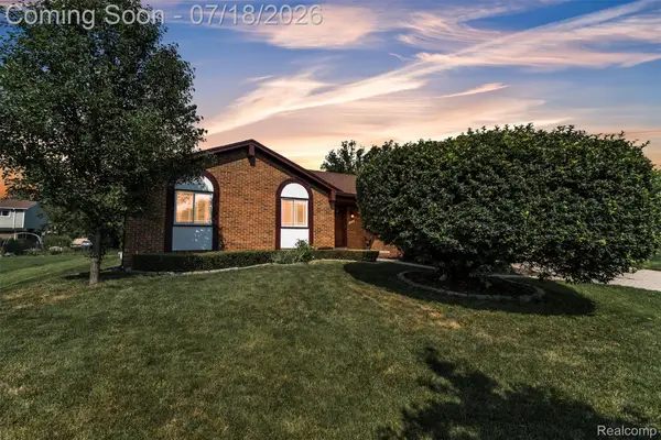 33 Foxboro Drive, RochesterHills, MI 48309