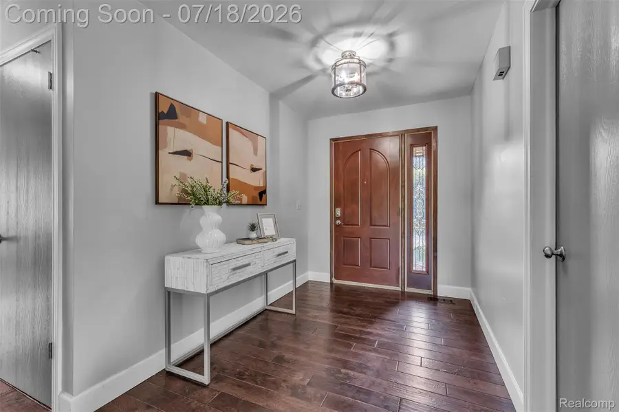 33 Foxboro Drive, Rochester Hills, MI 48309 - #3