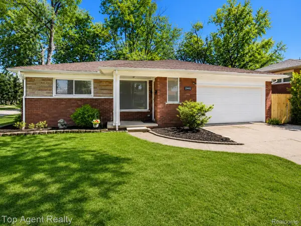 29492 Geraldine Drive, Warren, MI 48093