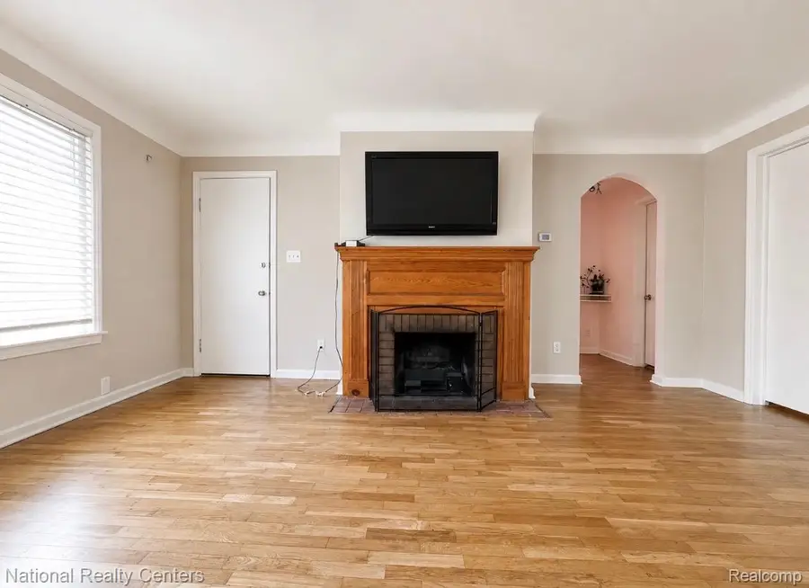 1142 Lilac Avenue, East Lansing, MI 48823 - #3