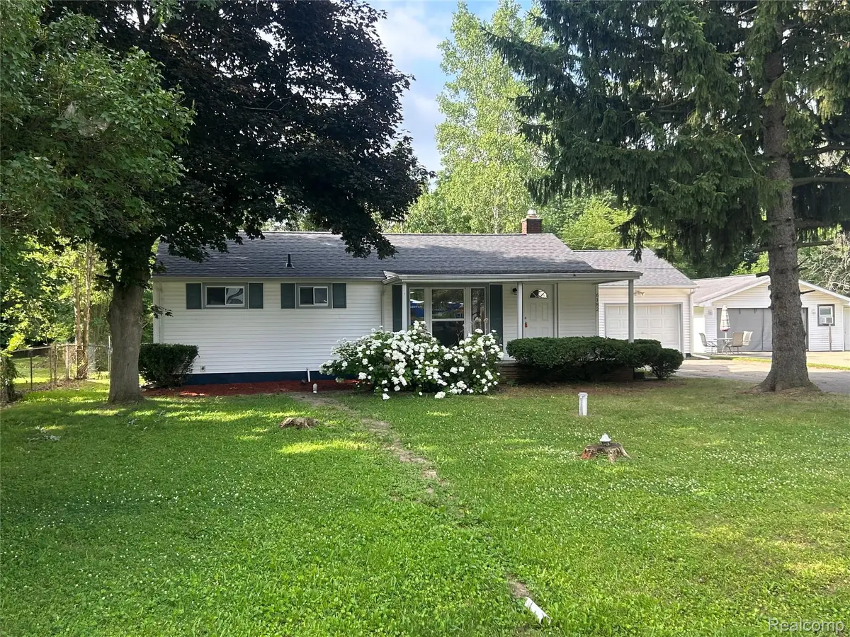 6182 Surrey Lane, Burton, MI 48519 - #1