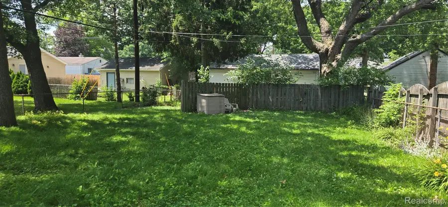 2126 S Karle Avenue, Westland, MI 48186 - #3