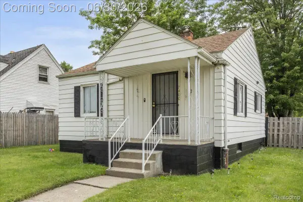 7400 Dolphin, Redford, MI 48239